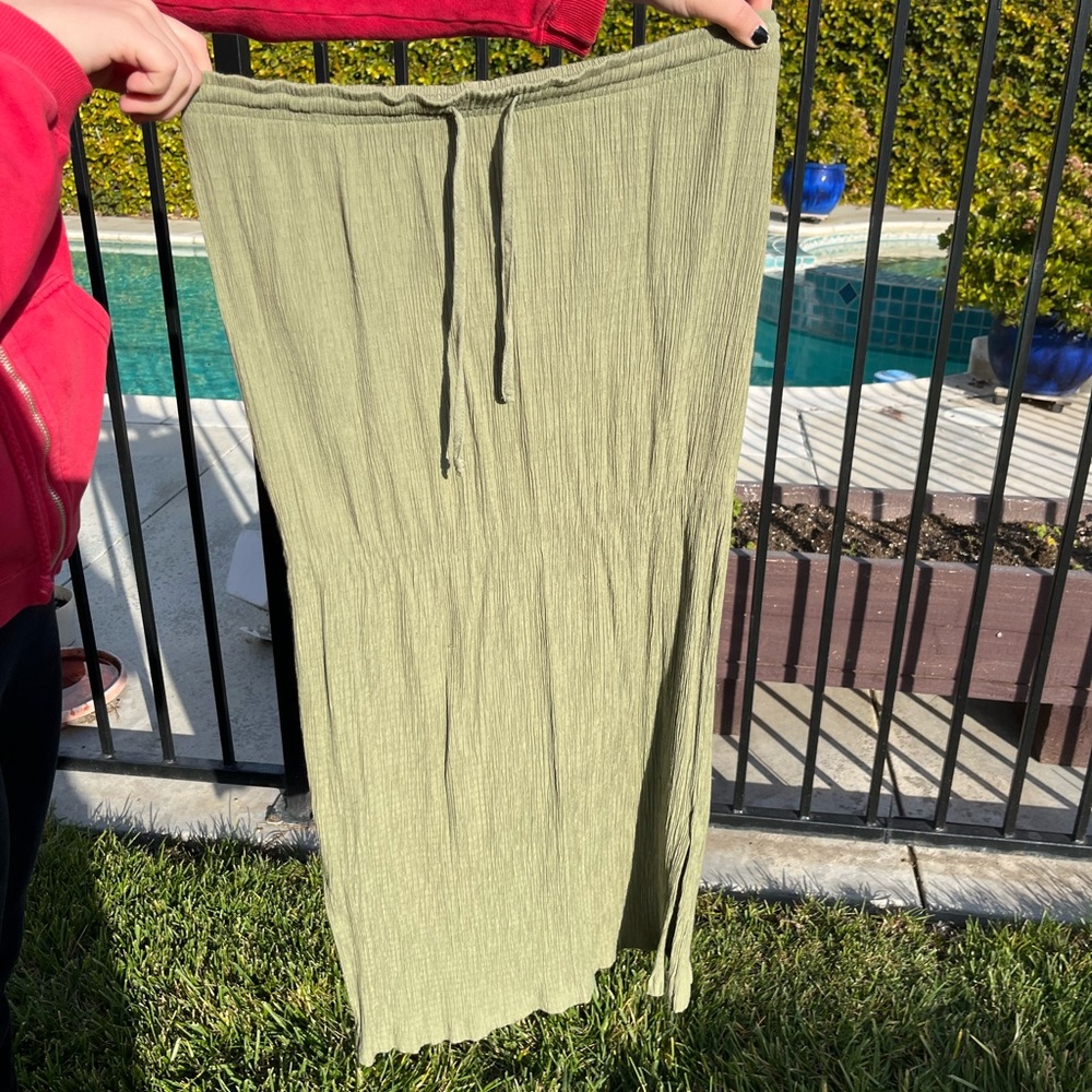 sage green flowy skirt :)